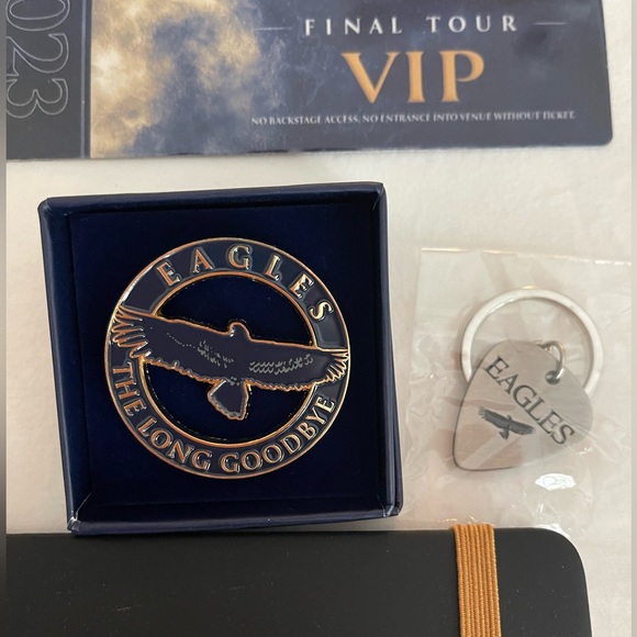 COLLECTIBLE, souvenir set from The Eagles tour - Picture 2 of 3
